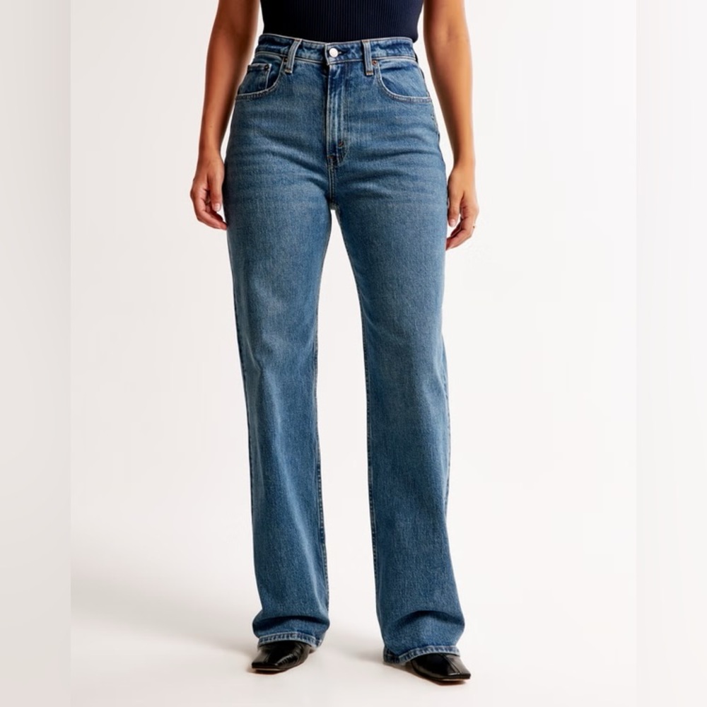 Abercrombie & Fitch ‘90s Relaxed Jean High Rise Curve Love Straight Leg Jeans
